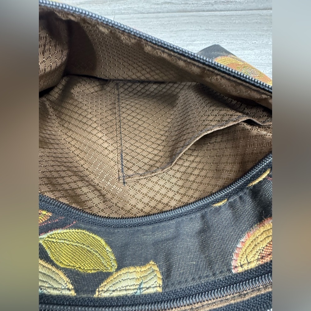 Danny K Floral Tapestry Handmade Lined Crossbody Bag - Picture 4 of 8